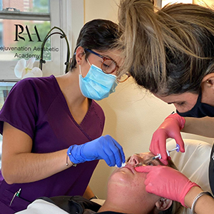 The Advanced Injectables Course is designed for licensed RNs, NPs, DOs, MDs, and PAs who are looking to refine and expand their expertise in aesthetic injecting.